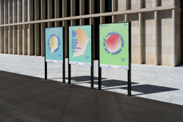 bunte Poster in Corporate Design mit drei verschiedenen Keyvisuals